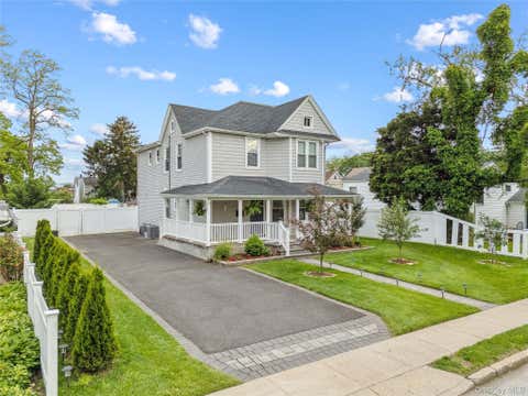 Homes For Sale - 81 Pearsall Avenue<br/> Nassau County, Freeport, NY 11520
