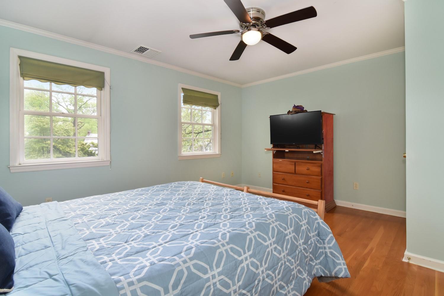 6 Hazen Street, Pelham, New York image 17