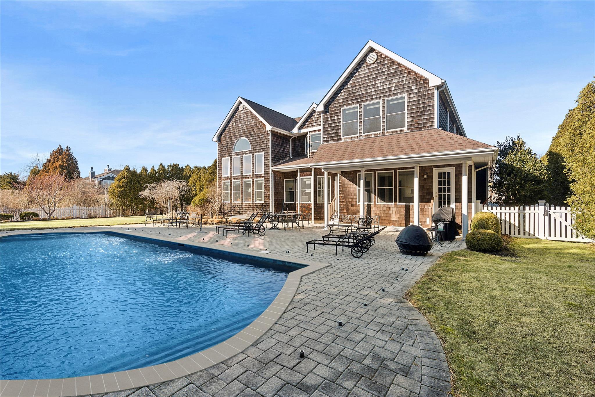 Seasons Lane, Southampton, Hamptons, NY - 5 Bedrooms  
6 Bathrooms - 