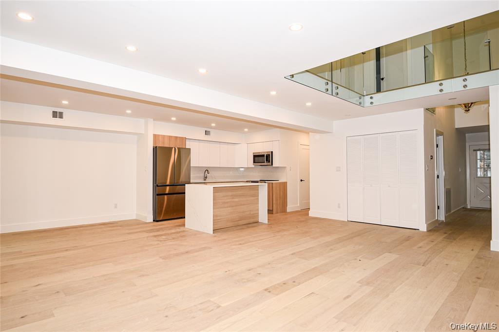 95 Woodlake Drive W 95