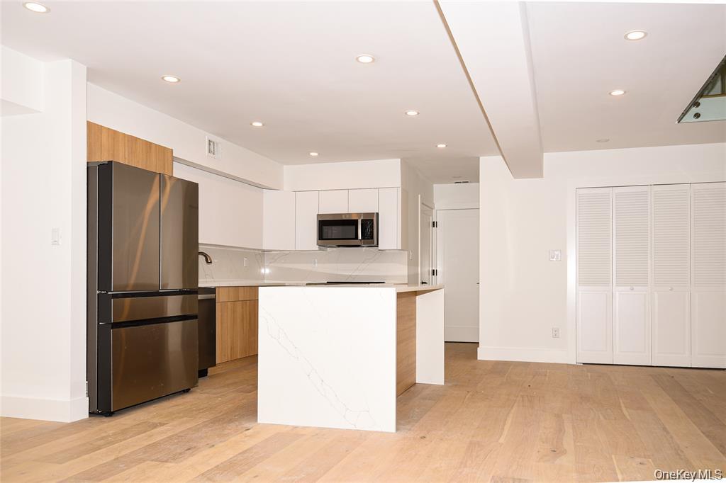 95 Woodlake Drive W 95