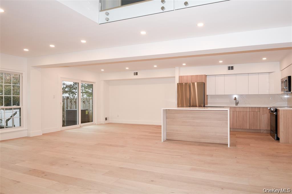 95 Woodlake Drive W 95