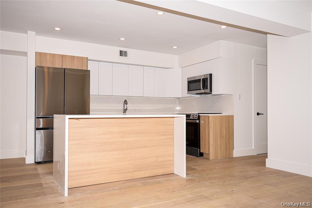 95 Woodlake Drive W 95