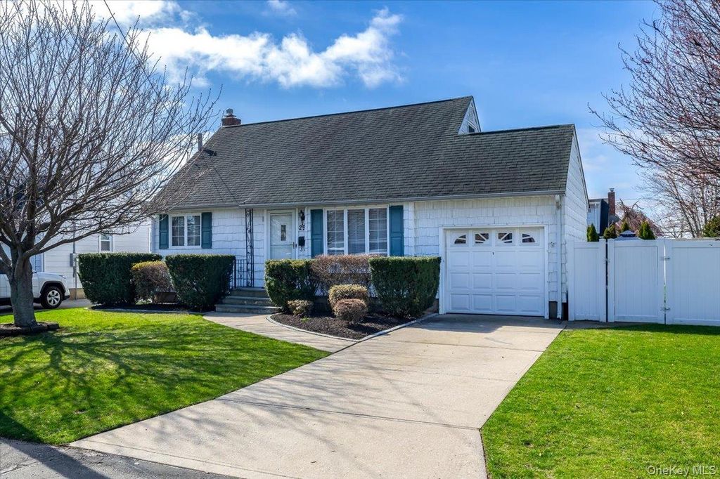 Photo of 299 37 Street, Lindenhurst, NY 11757 (MLS # 984390)