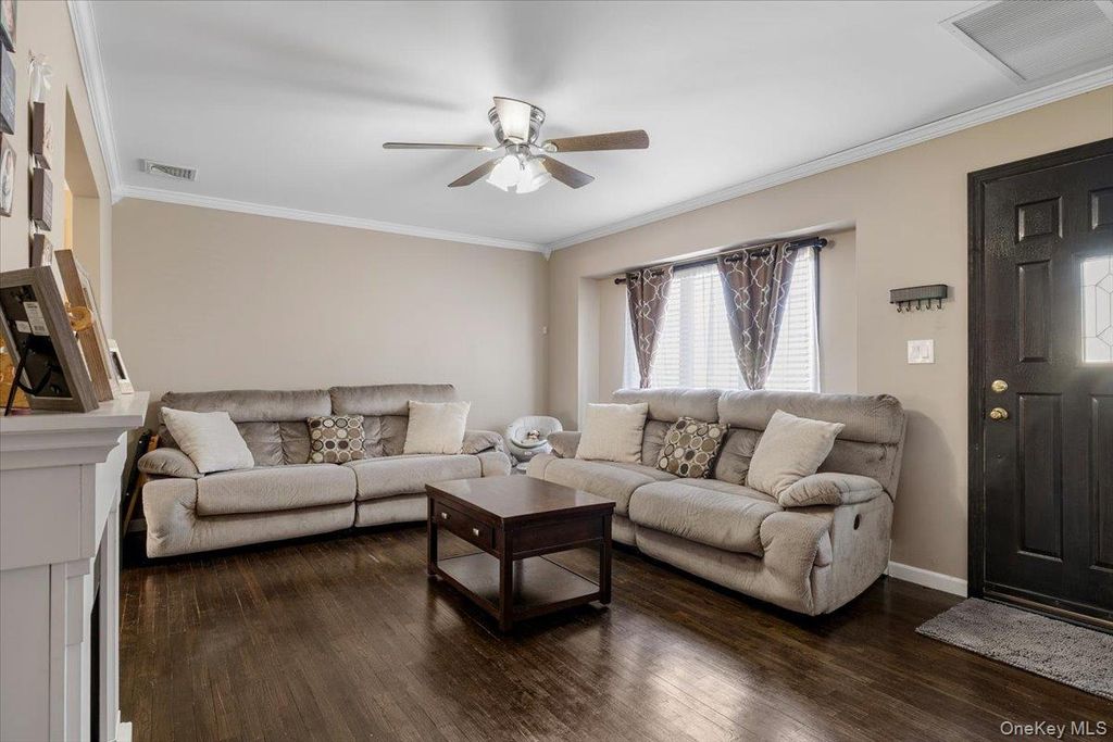 Photo of 299 37 Street, Lindenhurst, NY 11757 (MLS # 984390)