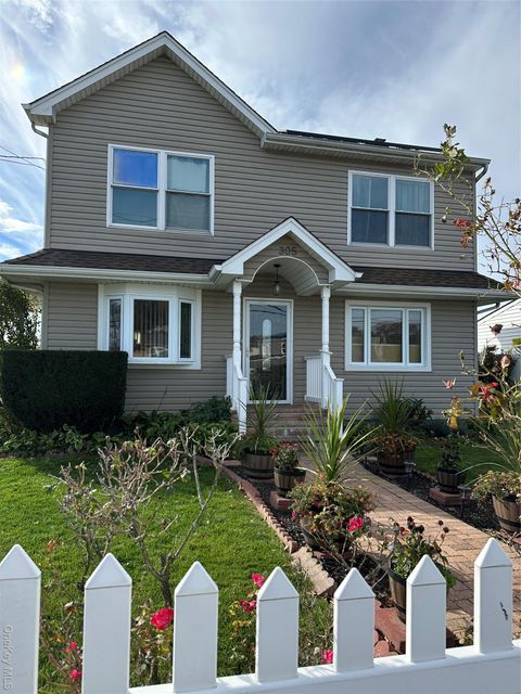 Homes For Sale - 305 S Strong Avenue<br/> Copiague, NY 11726
