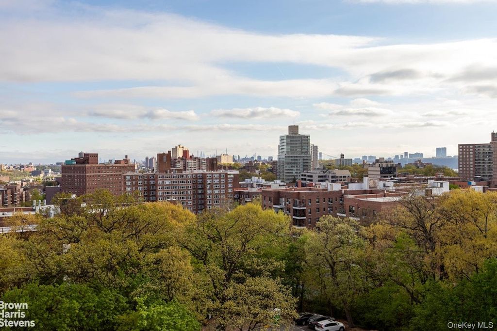 Photo of 4525 Henry Hudson Parkway #1001, Bronx, NY 10471 (MLS # 989253)