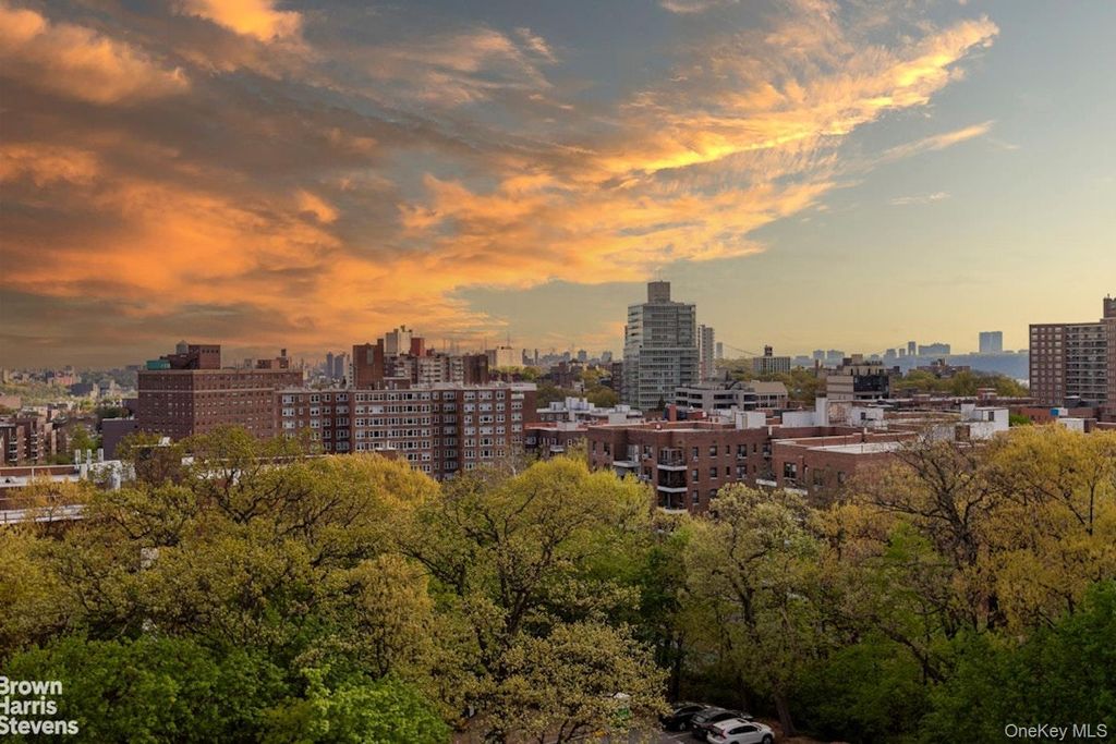 Photo of 4525 Henry Hudson Parkway #1001, Bronx, NY 10471 (MLS # 989253)