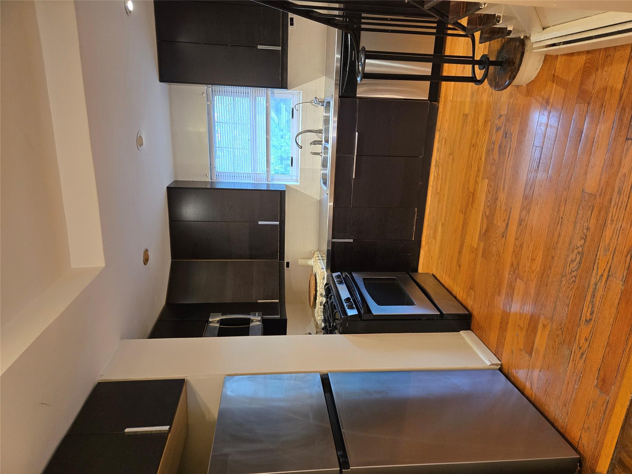 Rental Property at Centre Avenue B, New Rochelle, New York - Bedrooms: 2 
Bathrooms: 2 
Rooms: 5  - $3,150 MO.