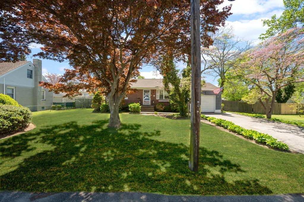 128 E 10th Street, Huntington Station, New York image 2