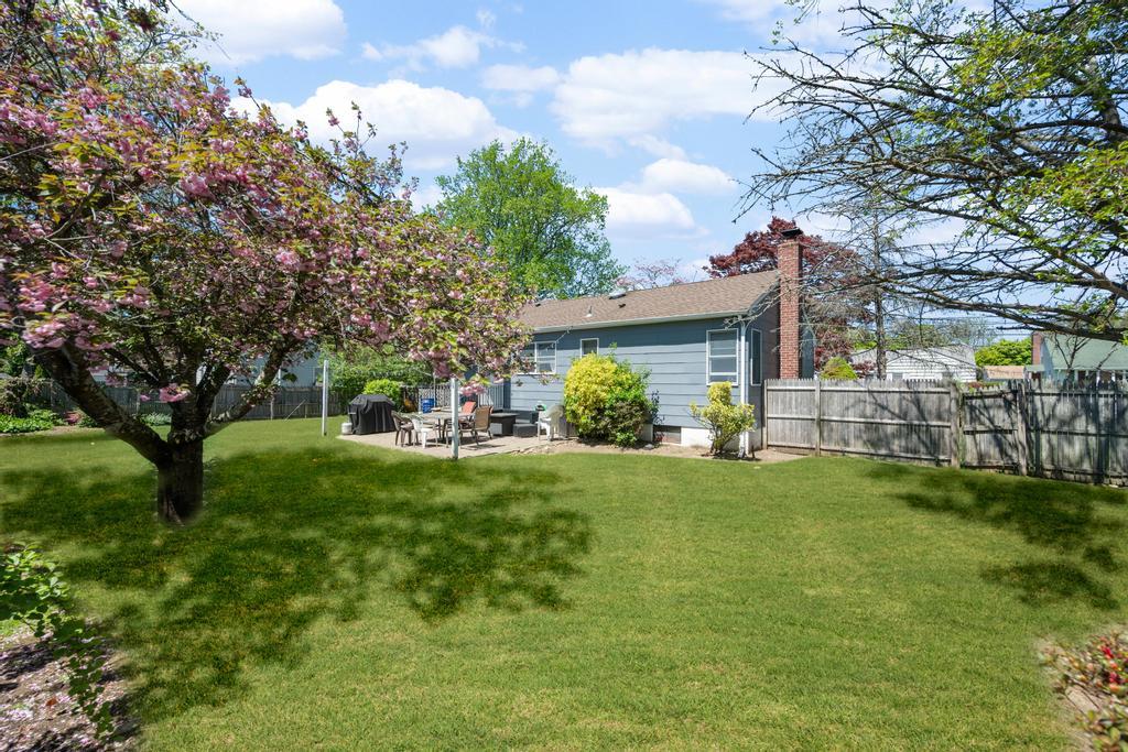 128 E 10th Street, Huntington Station, New York image 8