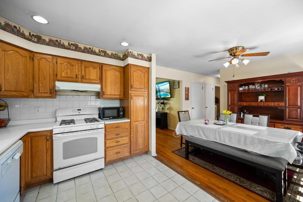 128 E 10th Street, Huntington Station, New York image 16