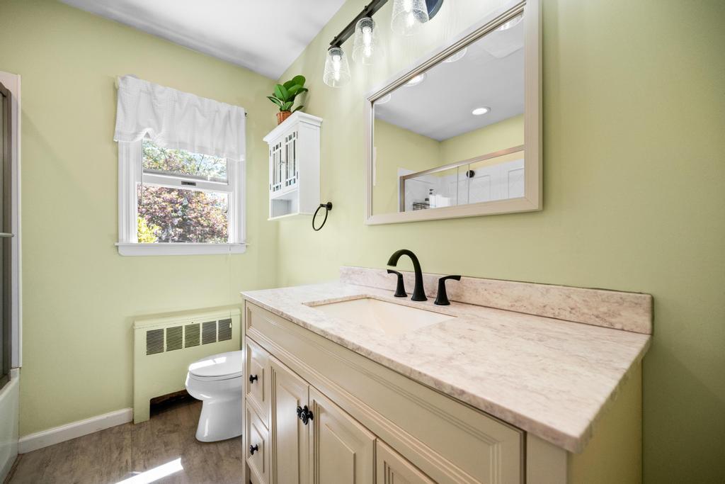 128 E 10th Street, Huntington Station, New York image 20