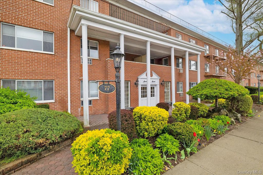 Photo of 77 S Park Avenue #A4, Rockville Centre, NY 11570 (MLS # 990473)