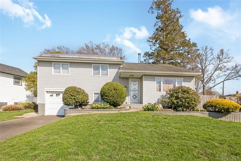 55 Amherst Drive Massapequa NY 11758