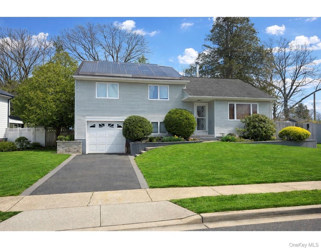 Photo of 55 Amherst Drive, Massapequa, NY 11758 (MLS # 981205)