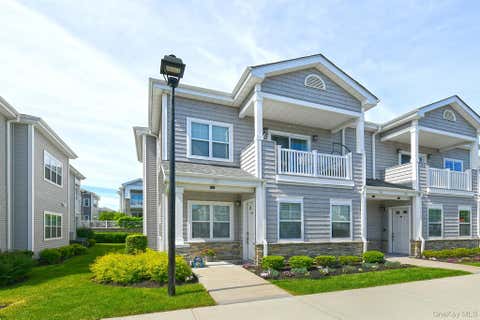 Condo For Sale - 53 Winter Place #53<br/> East Northport, NY 11731