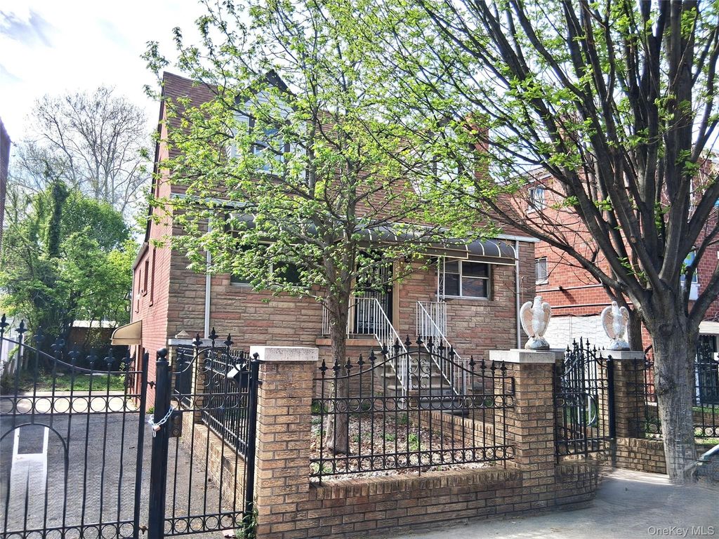 Photo of 3247 Hone Avenue, Bronx, NY 10469 (MLS # 992972)