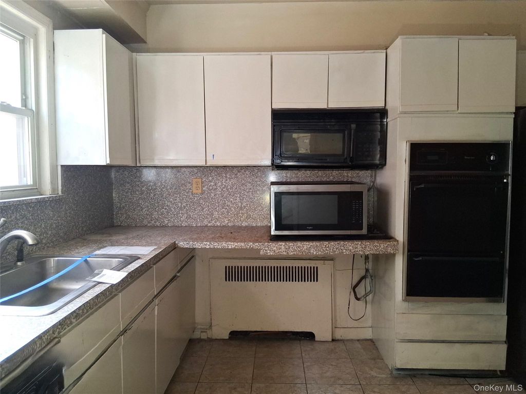 Photo of 3247 Hone Avenue, Bronx, NY 10469 (MLS # 992972)