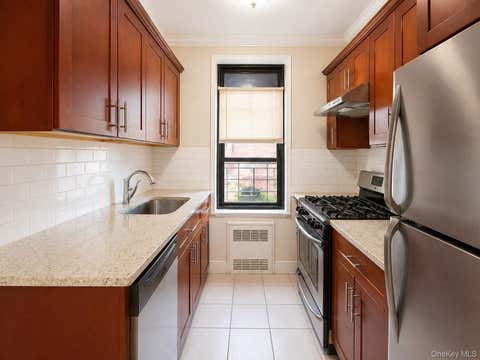 Homes For Sale - 150-29 72nd Road Rd #3A<br/> Queens County, Flushing, NY 11367