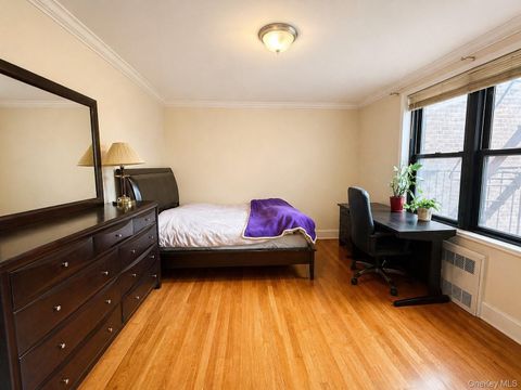 Homes For Sale - 150-29 72nd Road Rd #3A<br/> Flushing, NY 11367