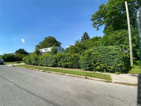 Homes For Sale - 308 Ontario Ave Avenue<br/> Lindenhurst, NY 11757