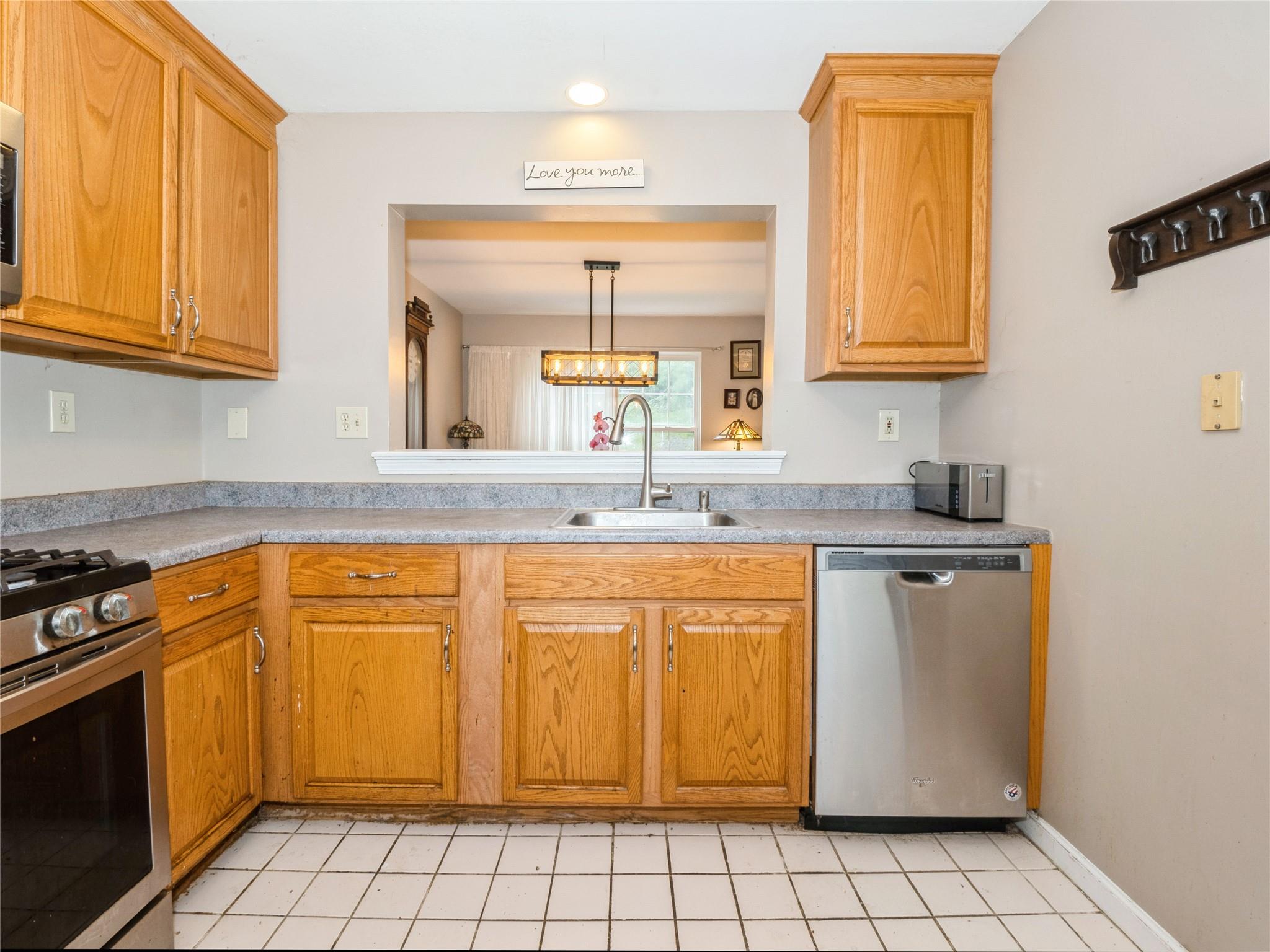 47 Muirfield Court, Poughkeepsie, New York image 9