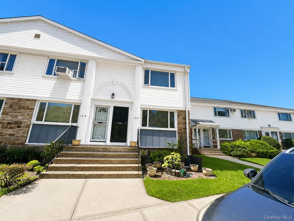 Photo of 12-14 Bell Boulevard #109, Bayside, NY 11360 (MLS # 997472)