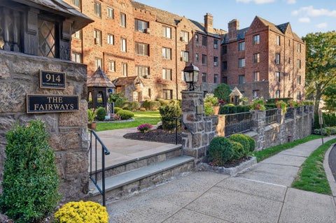Photo of 914 Wynnewood Road #LL4, Pelham, NY 10803 (MLS # 1067132)