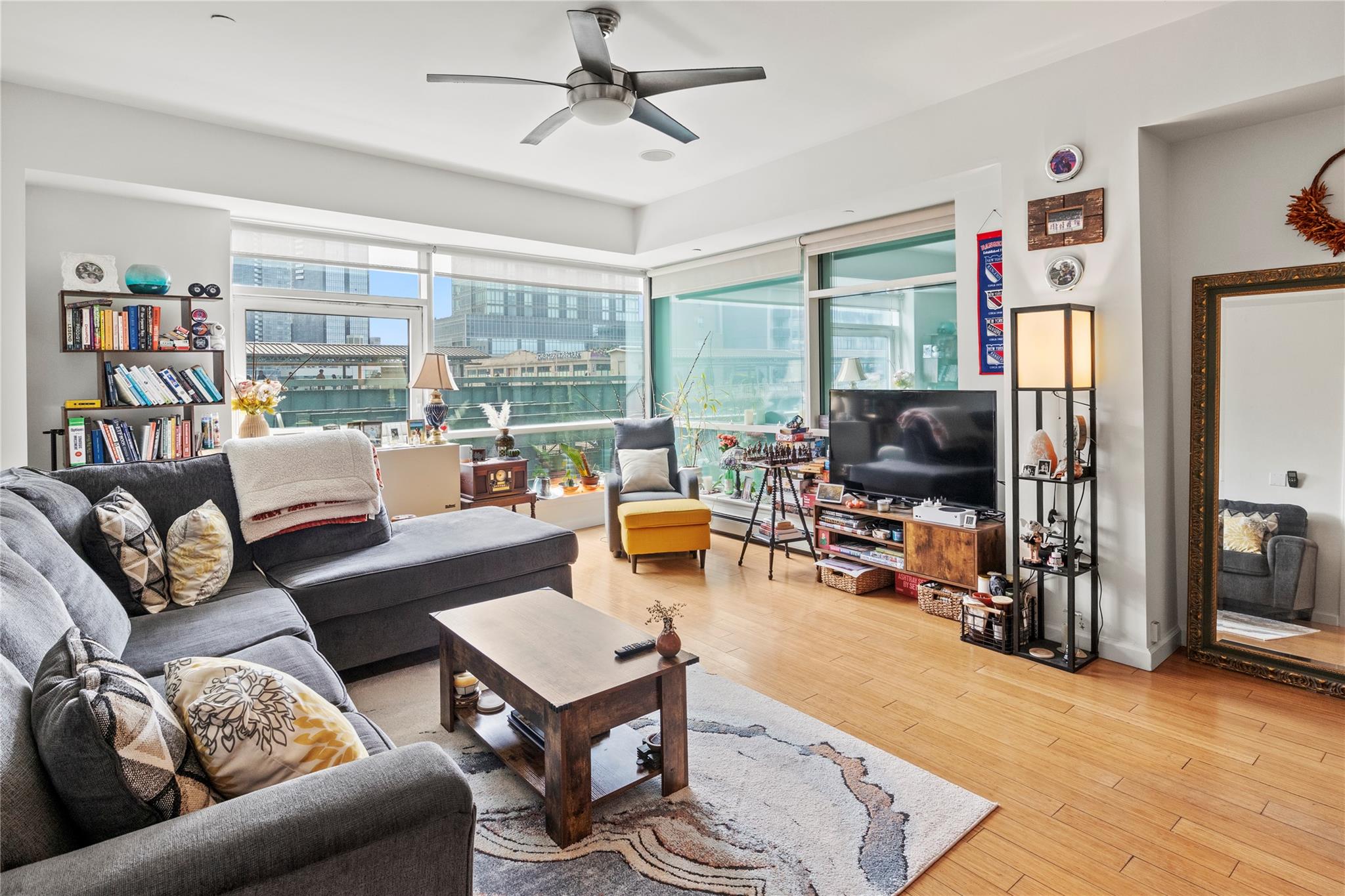 Queens Plaza Plz 4A, Long Island City, Queens, NY - 2 Bedrooms  
2 Bathrooms  
5 Rooms - 