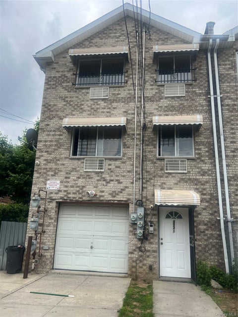 Apartment For Rent - 3941 Laconia Avenue<br/> Bronx, NY 10466
