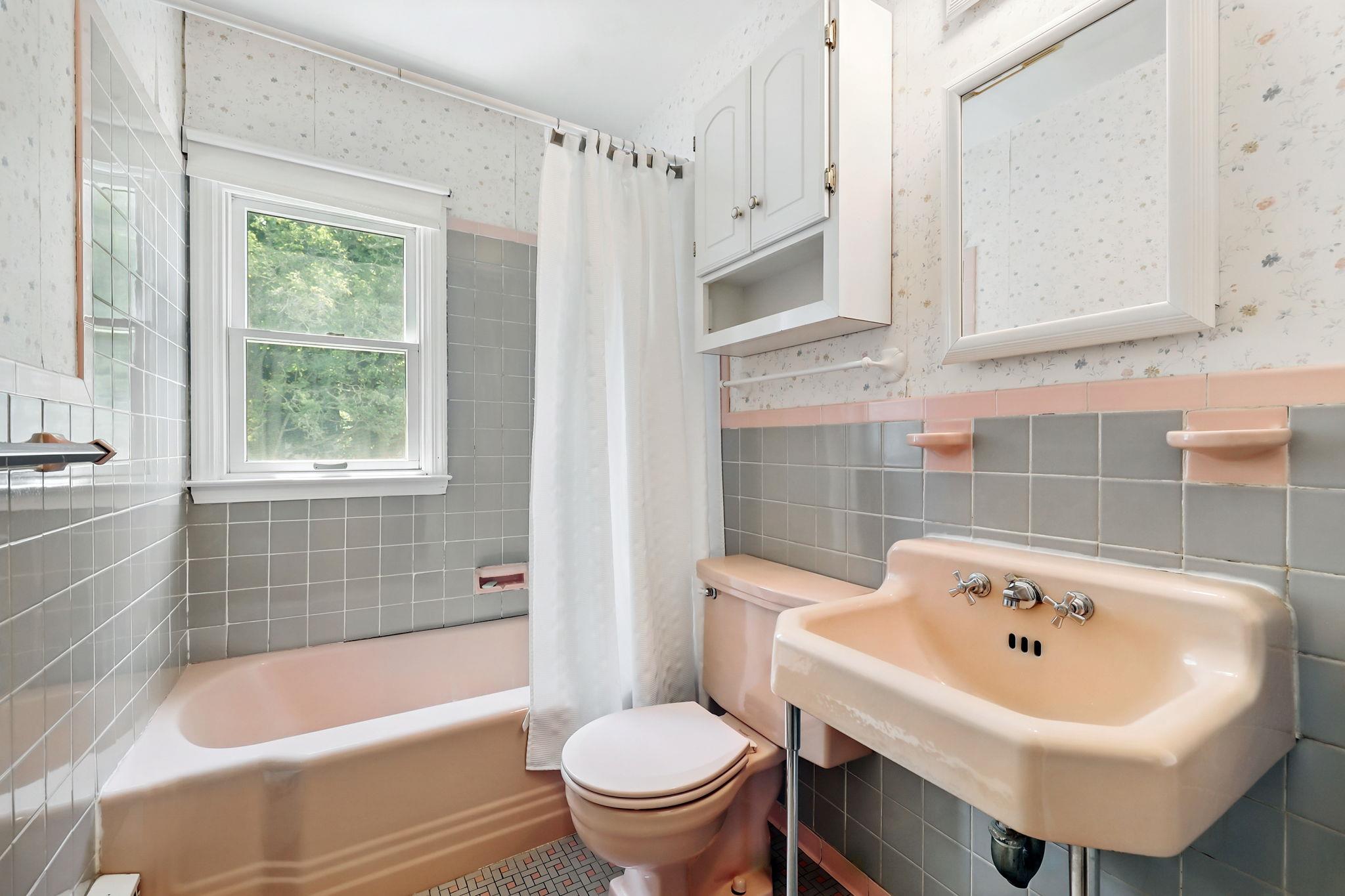 White Plains, New York 10603, United States, 5 Bedrooms Bedrooms, ,2 BathroomsBathrooms,Residential,Active,145352