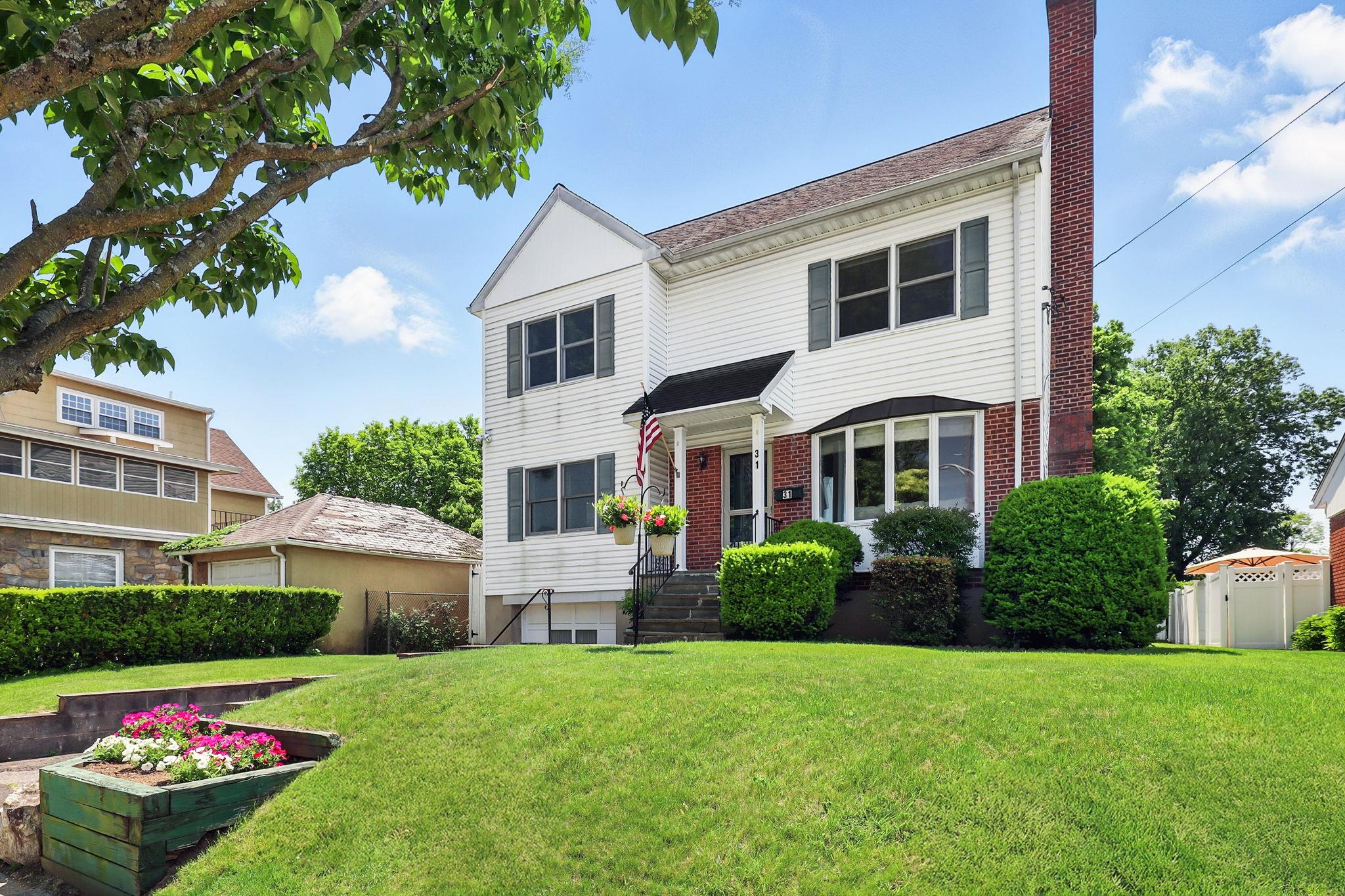 White Plains, New York 10603, United States, 5 Bedrooms Bedrooms, ,2 BathroomsBathrooms,Residential,Active,145352