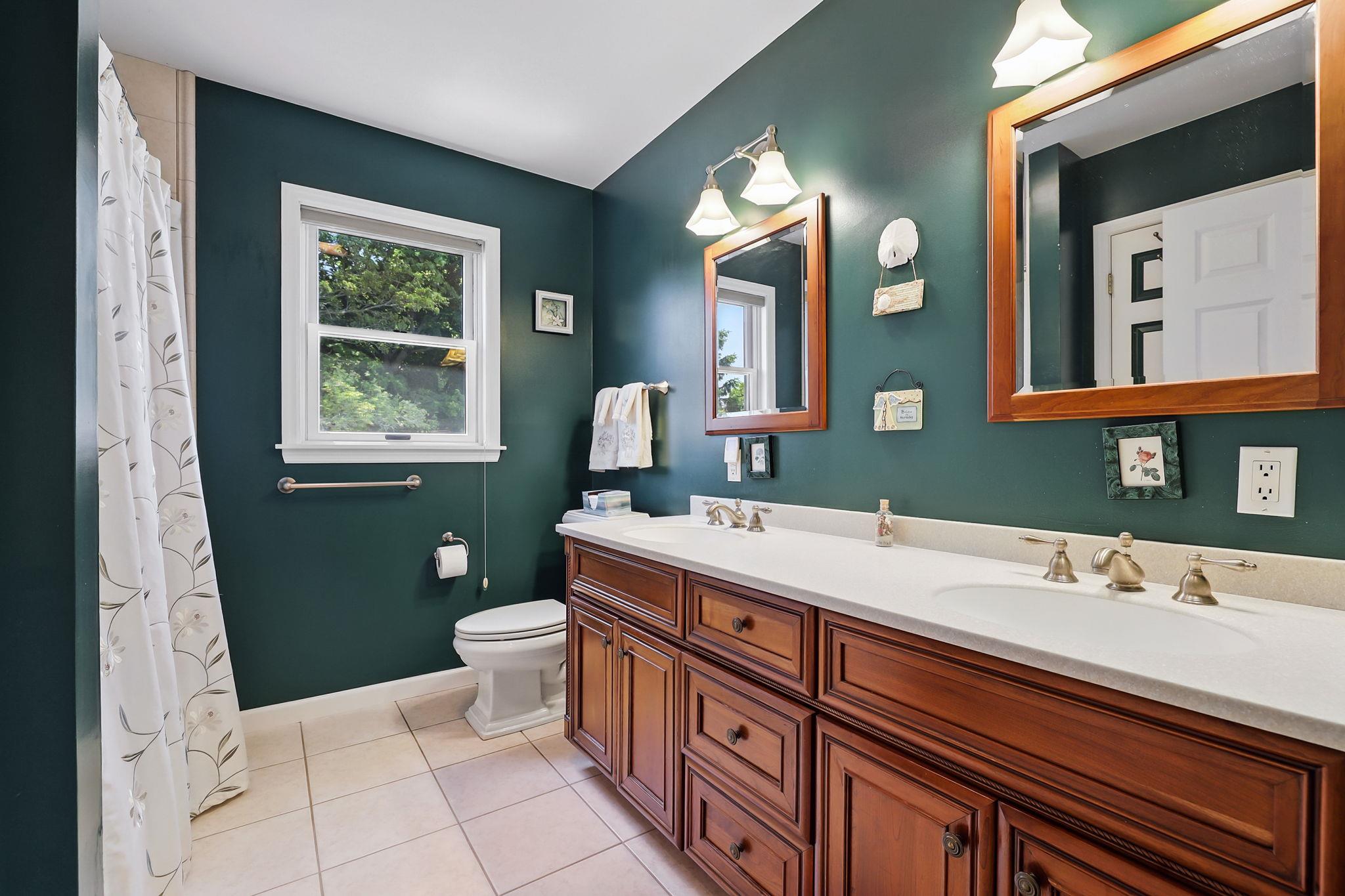 White Plains, New York 10603, United States, 5 Bedrooms Bedrooms, ,2 BathroomsBathrooms,Residential,Active,145352