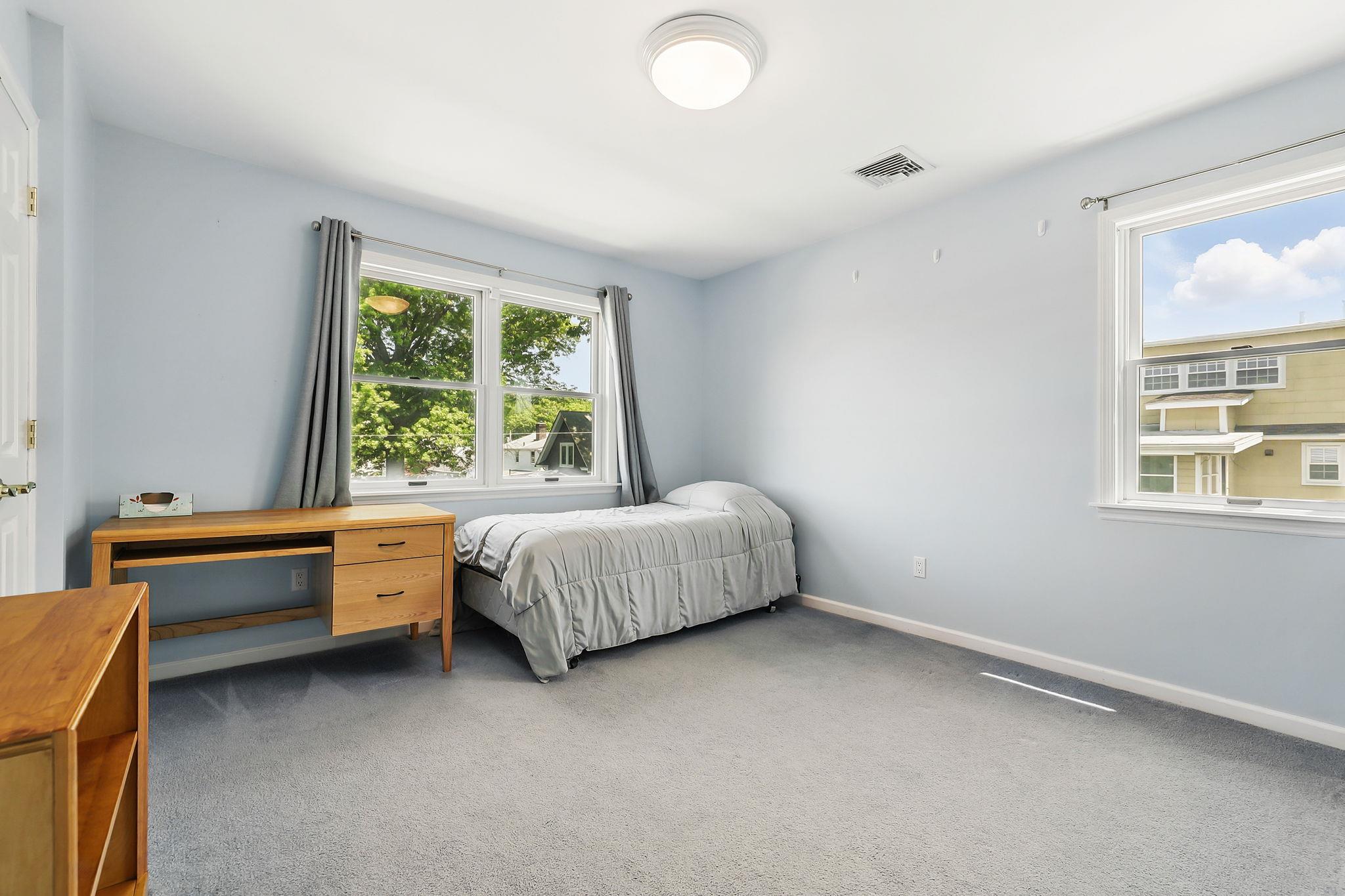 White Plains, New York 10603, United States, 5 Bedrooms Bedrooms, ,2 BathroomsBathrooms,Residential,Active,145352