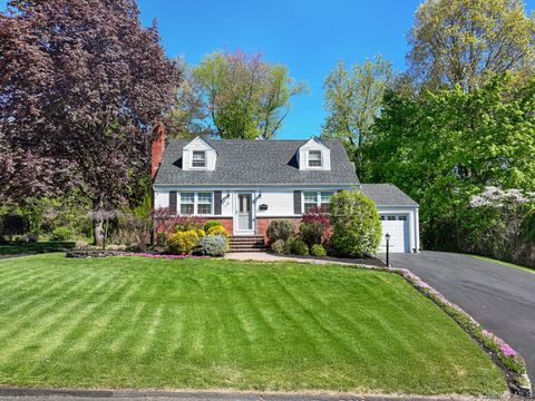 Homes For Sale - 21 Arlene Court<br/> Pearl River, NY 10965