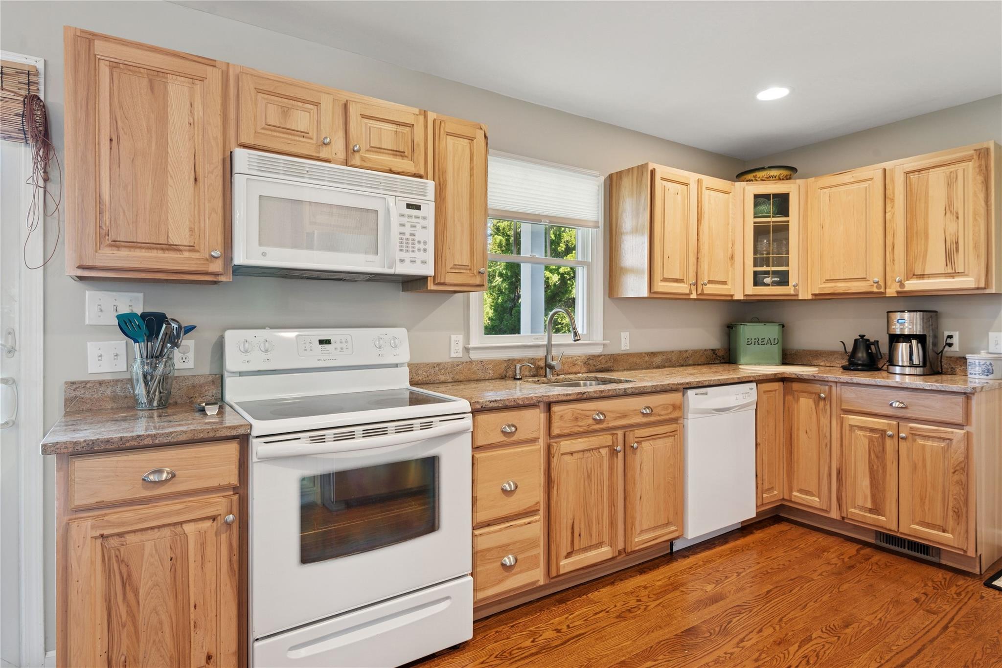 11 Staller Boulevard, Hampton Bays, New York image 10