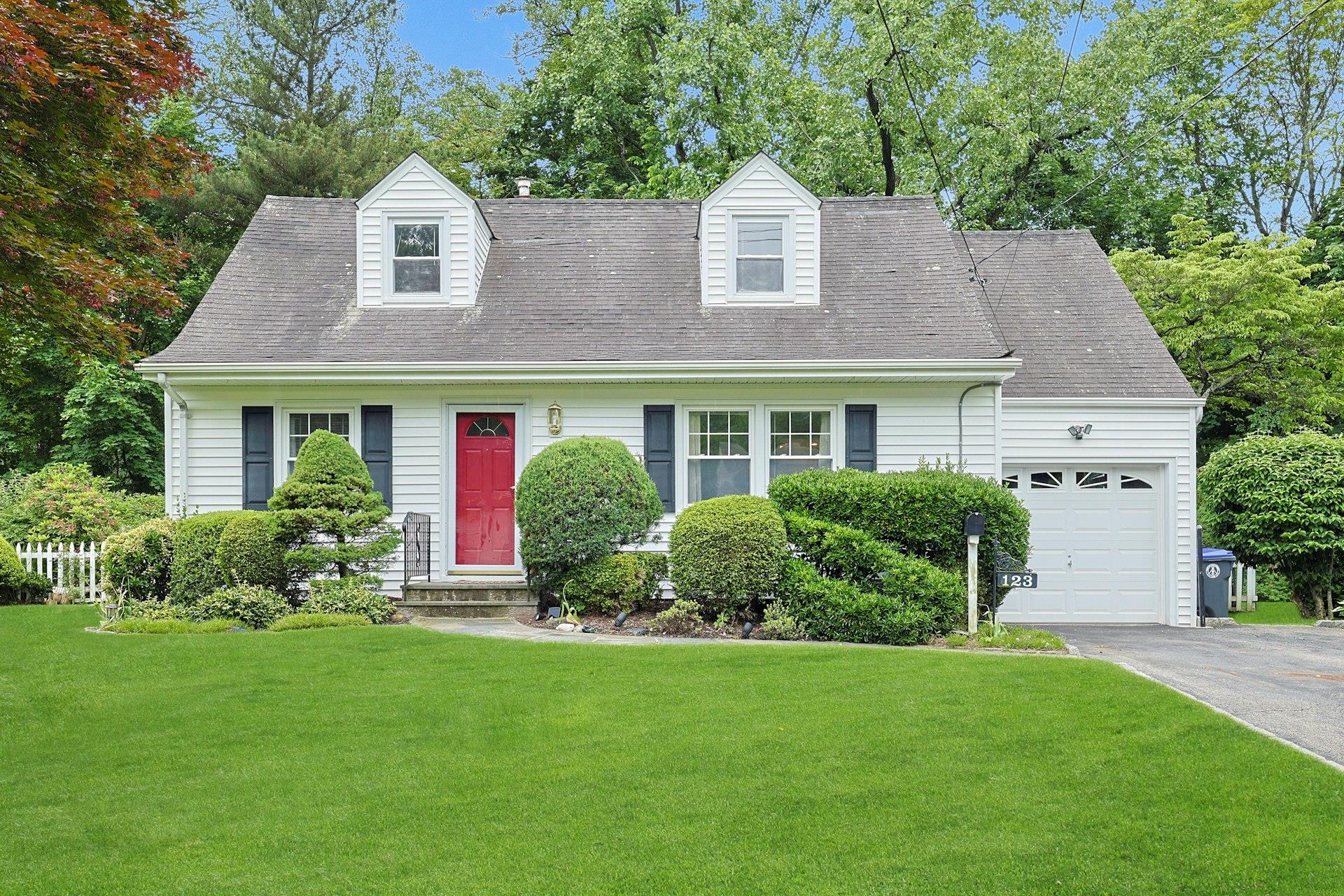 Property for Sale at Randolph Road, White Plains, New York - Bedrooms: 3 
Bathrooms: 2 
Rooms: 6  - $660,000