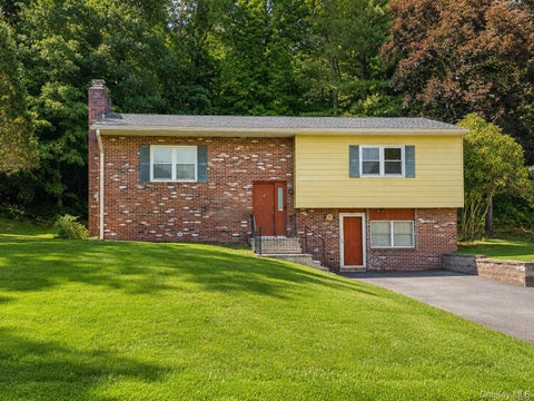 Photo of 49 Brewster Drive, Middletown, NY 10940 (MLS # 1045687)