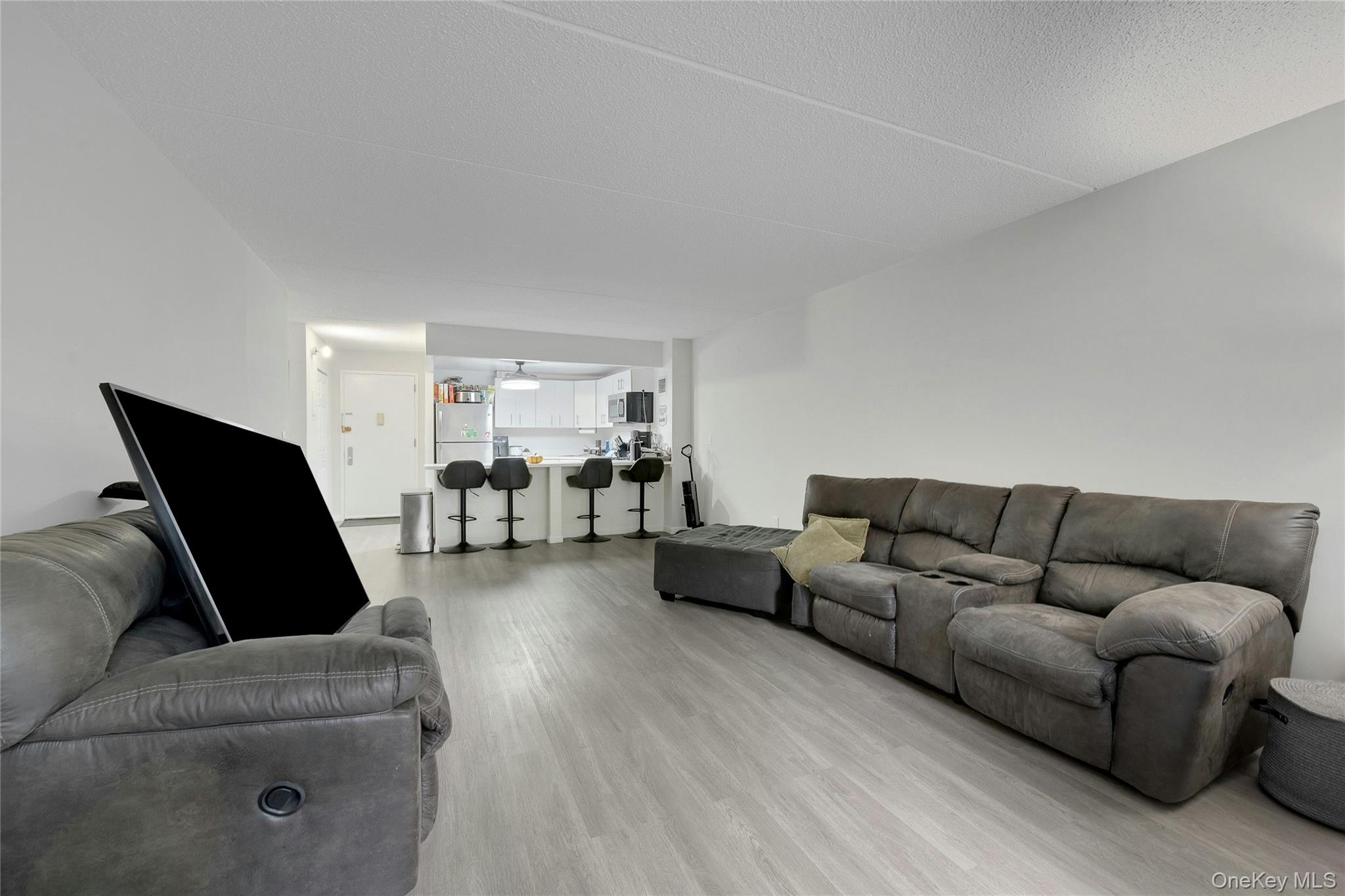 777 N MacQuesten 305