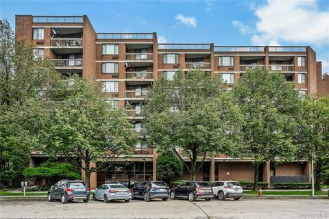 Condo For Sale - 777 N Macquesten Pkwy #305<br/> Fleetwood, NY 10522