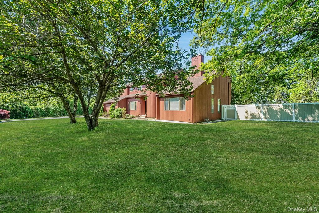 Photo of 6 Sachem Court, Farmingville, NY 11738 (MLS # 1002929)