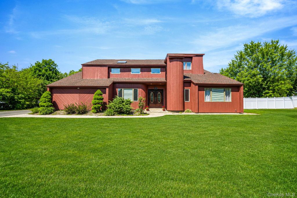 Photo of 6 Sachem Court, Farmingville, NY 11738 (MLS # 1002929)