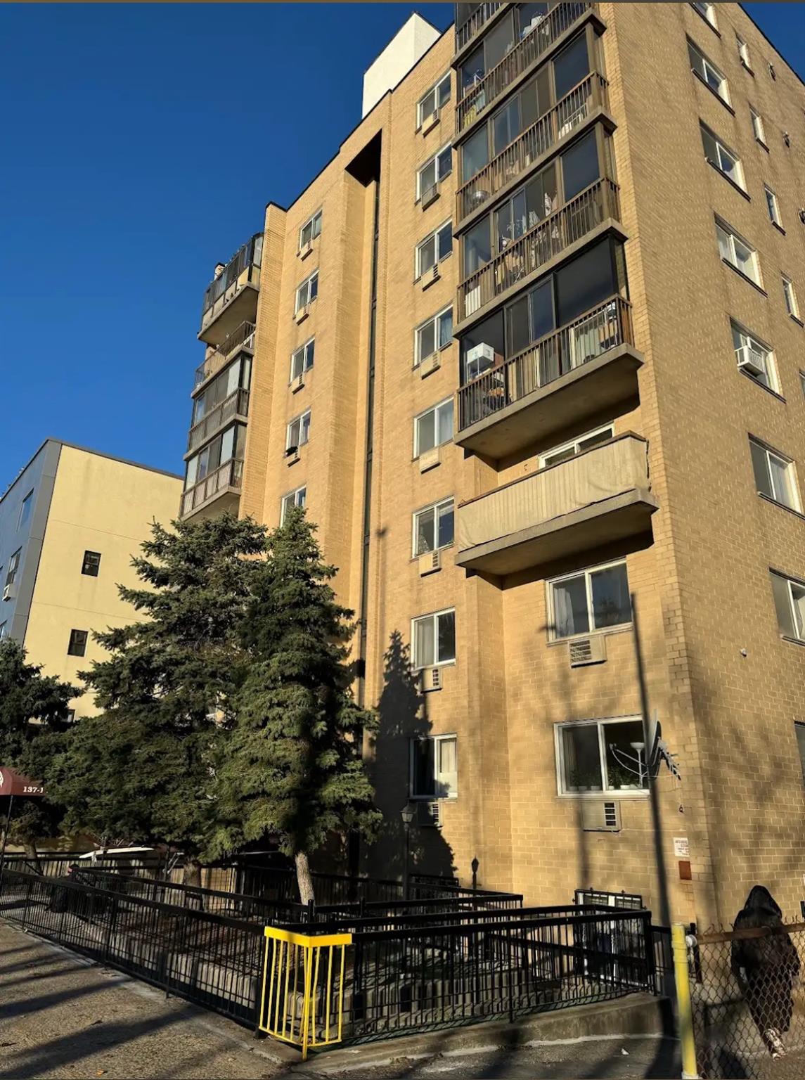 32nd Avenue 8E, Flushing, Queens, NY - 3 Bedrooms  
2 Bathrooms  
5 Rooms - 