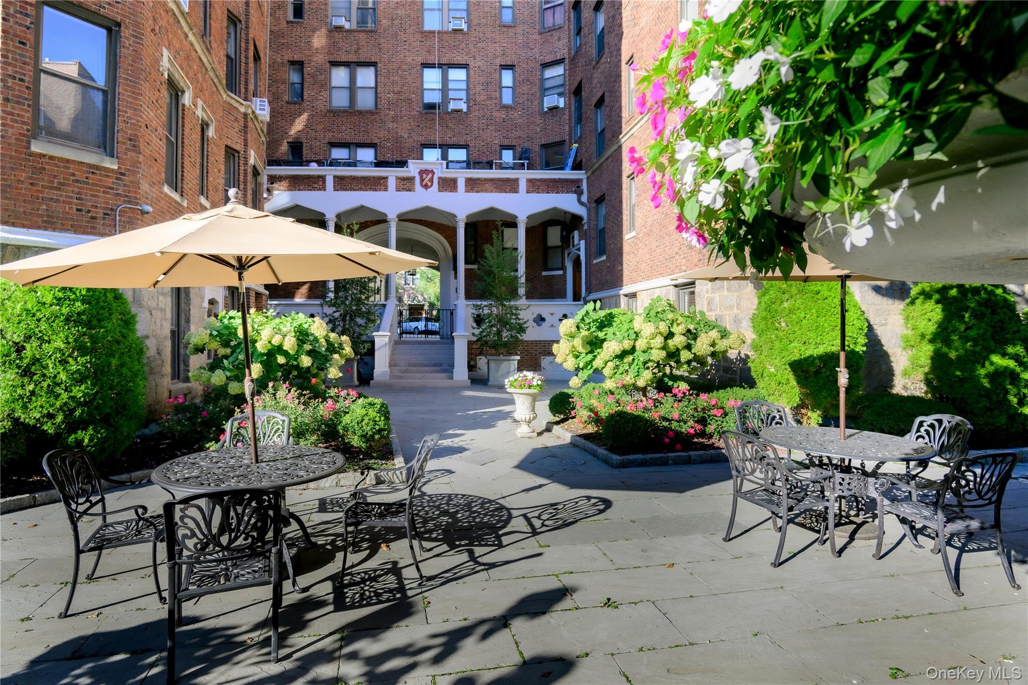 31 Pondfield Road W 63