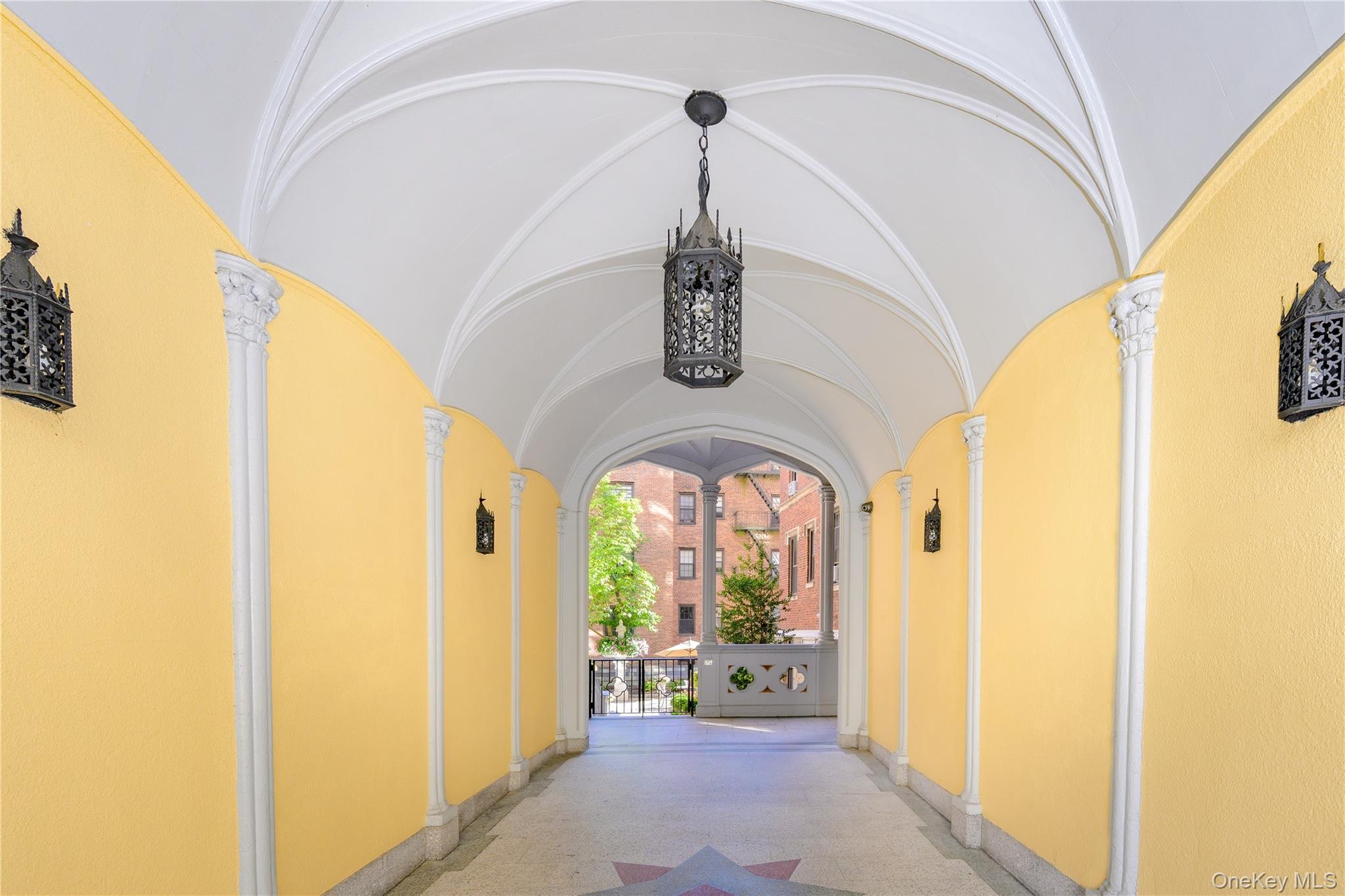 31 Pondfield Road W 63