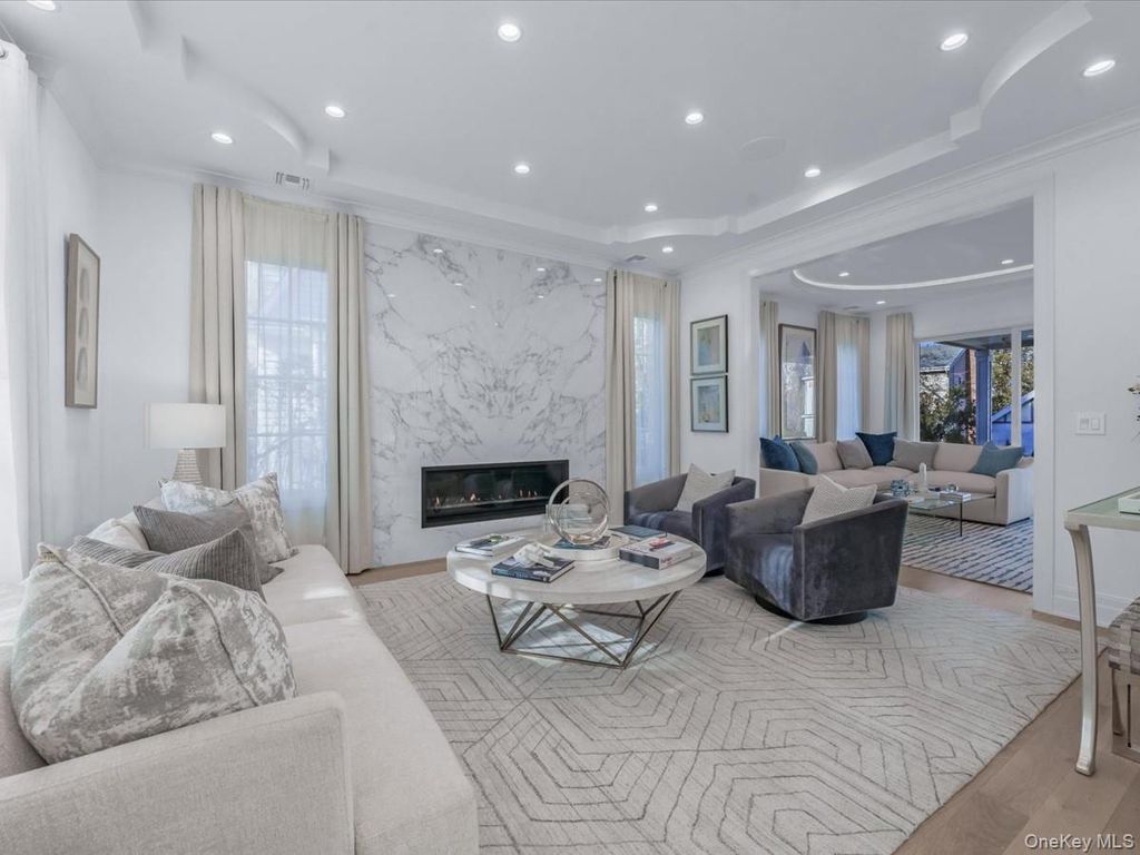 Photo of Great Neck, NY 11021 (MLS # 950519)