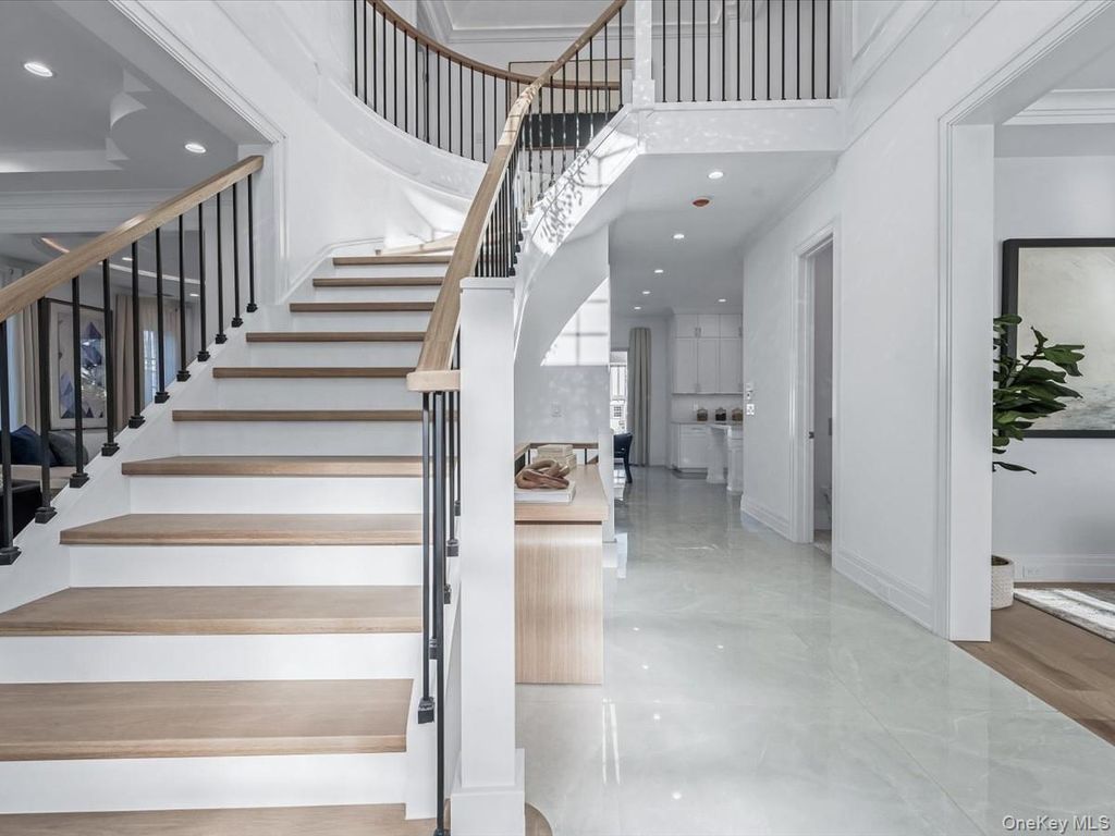 Photo of Great Neck, NY 11021 (MLS # 950519)