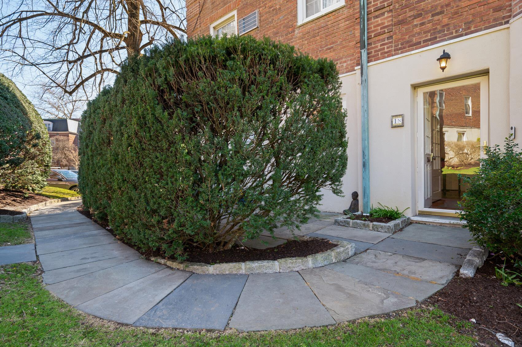 1 Chateaux Circle #1N, Scarsdale, New York image 2