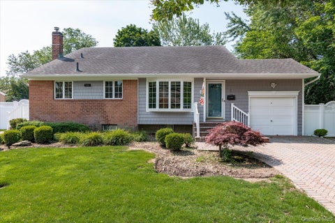 Photo of 4 Jerold Street, Plainview, NY 11803 (MLS # 1024441)